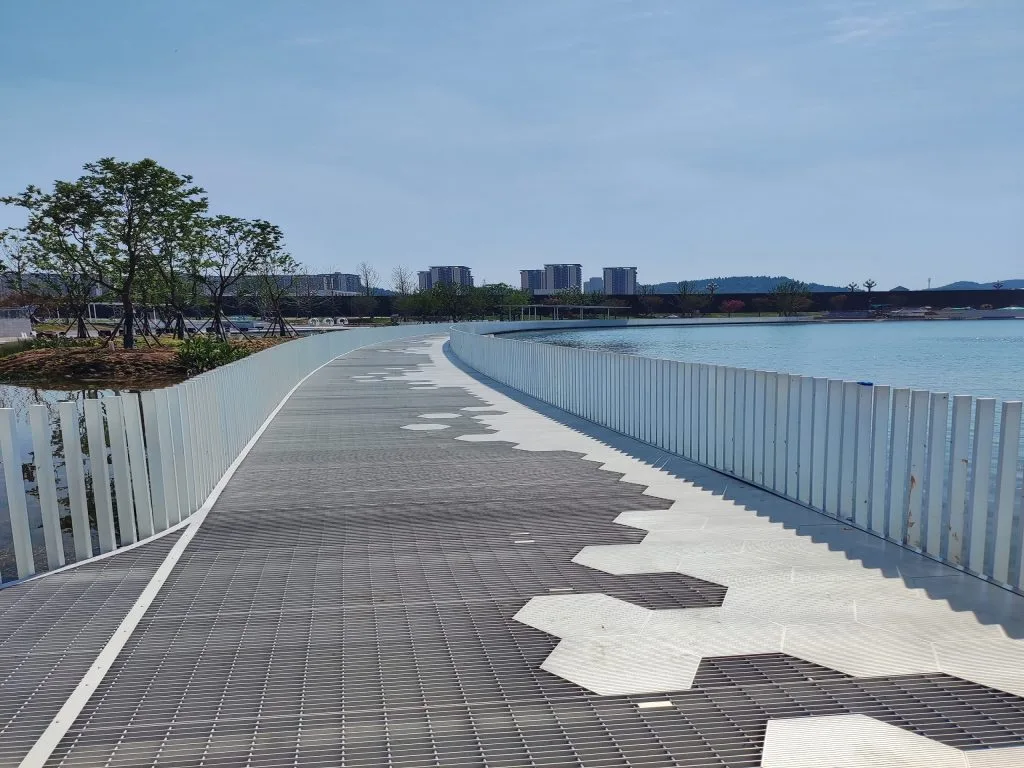 Wende Lake Plank Road Bridge - Deyang, China